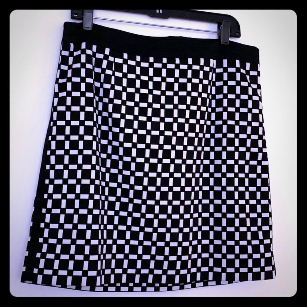 Black & white pencil skirt